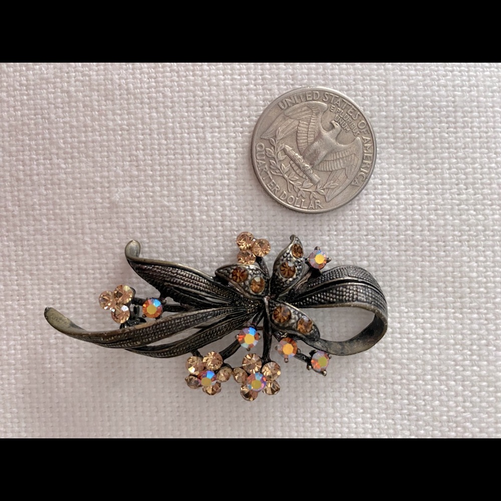Beautiful vintage pin
